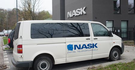 Bezsensowny spór NASK. Nie podał list publicznych domen, bo nie, a sąd uchylił decyzję