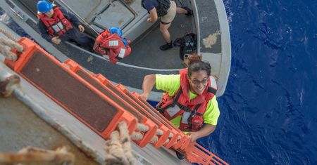 Dryfowały 5 miesięcy na oceanie. Amerykanie uratowali żeglarki