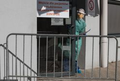 Koronawirus w Polsce. Bohater chodzi w masce. Lekarze proszą o pomoc