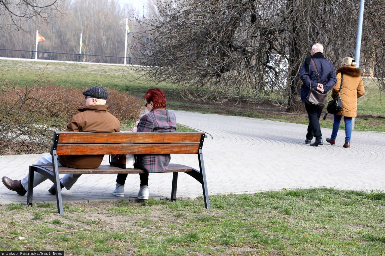 Koronawirus w Polsce, a Polacy na spacerach. Ekspert ostrzega