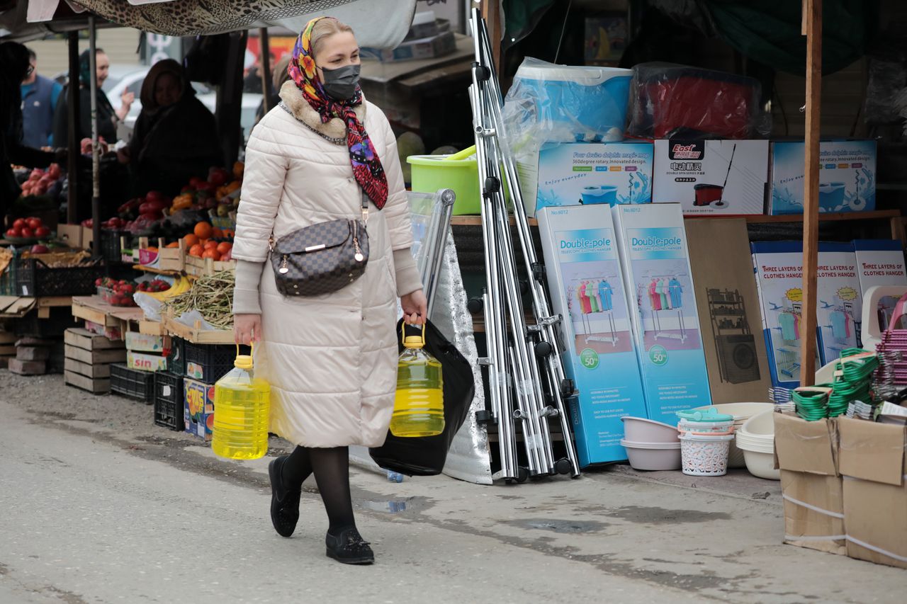 Zakaz wychodzenia z domu. Polacy muszą przestrzegać nowych zasad, jeśli nie chcą zostać ukarani