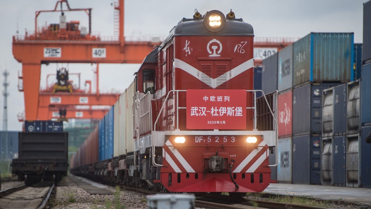 Pociąg towarowy Chiny-Europa zmierzający do Niemiec wyruszył Wuhan.