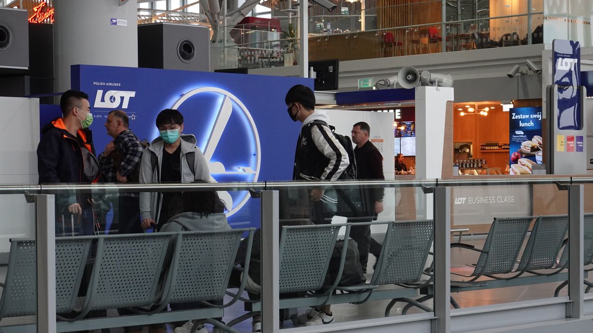 Koronawirus może spowodować gigantyczne straty linii lotniczych.