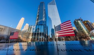 Zamach z 11 września 2001 na World Trade Center. Lech Wałęsa wspomina wydarzenie jako "jeden z najtragiczniejszych dni w historii ludzkości"