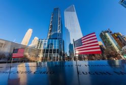 Zamach z 11 września 2001 na World Trade Center. Lech Wałęsa wspomina wydarzenie jako "jeden z najtragiczniejszych dni w historii ludzkości"