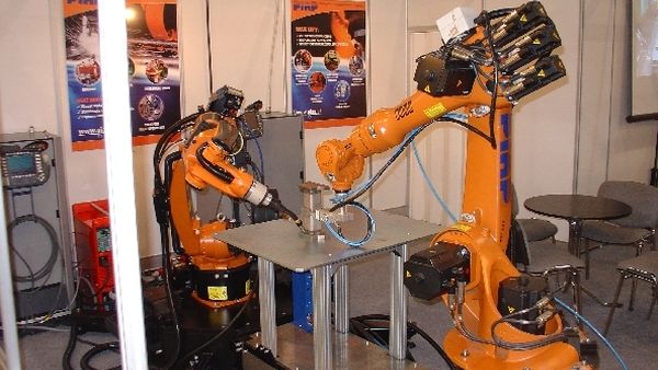 Zaczęło się odliczanie do jedynej w roku Nocy Robotów. Już 21 maja, o godz. 18.00, Przemysłowy Instytut Automatyki i Pomiarów zaprasza na unikalny pokaz kilkudziesięciu robotów. Obok zmechanizowanych antyterrorystów, zwiadowców i podwodnej cybernetycznej ryby, wystąpią także zawodnicy sumo, łazik marsjański i… robot sterowany falami mózgowymi.Dowiedz się więcej o wydarzeniu