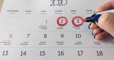 Dni wolne od pracy w 2020 r. Sprawdź, kiedy wziąć urlop, żeby mieć długi weekend
