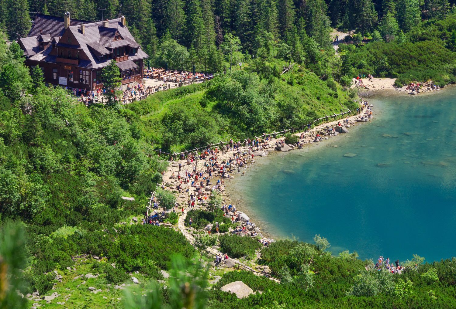 Szlak nad Morskie Oko jest oblegany przez cały rok 