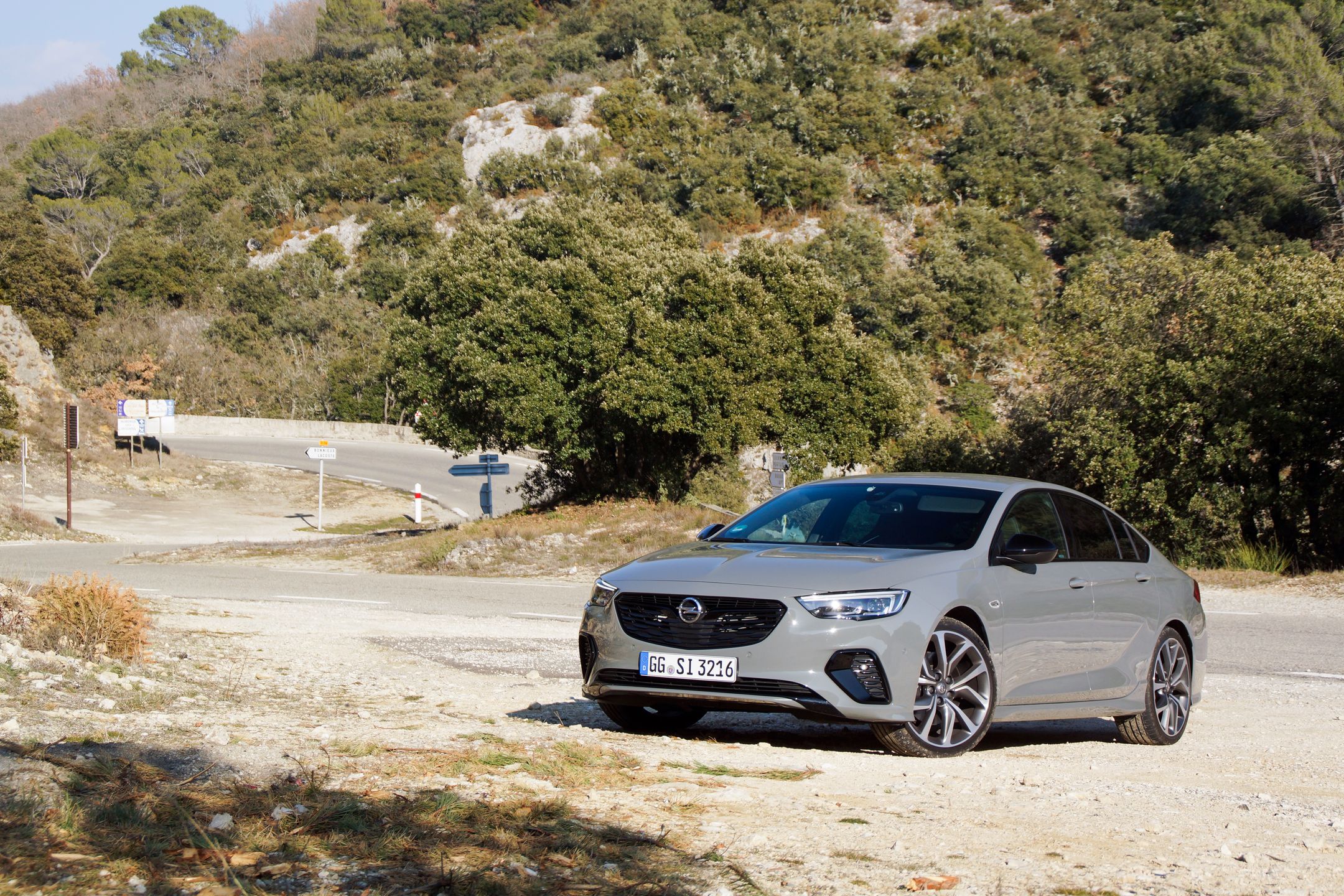 Opel Insignia GSi podczas pierwszych jazd w Prowansji 