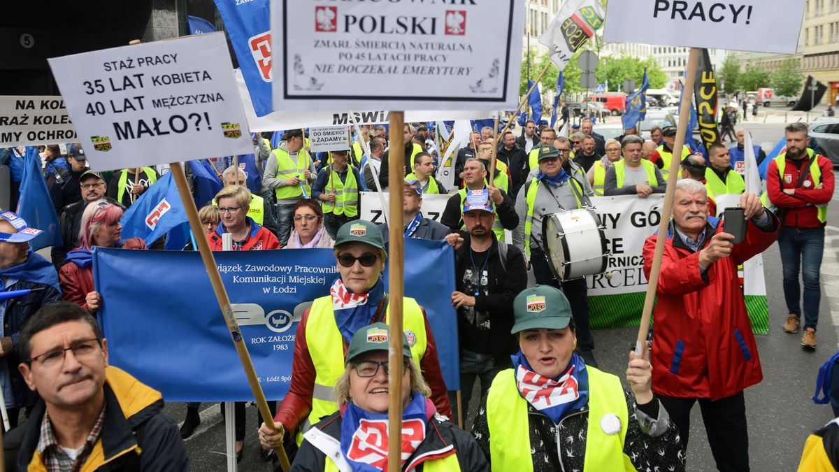Manifestacja zrzeszonych w OPZZ. Domagają się emerytur stażowych