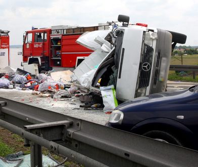 Niebezpieczna, nowa moda wśród kierowców. "Grożą im grzywny do 5 tys. zł"