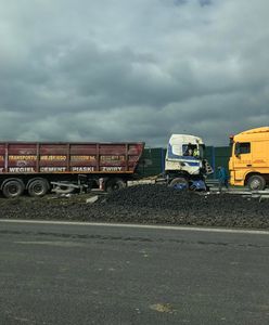 Groźny wypadek na A4. Kilkadziesiąt ton węgla na jezdni