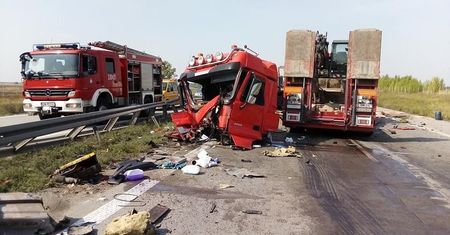 Kąty Wrocławskie. Zablokowana autostrada A4 po wypadku. Zderzenie tirów