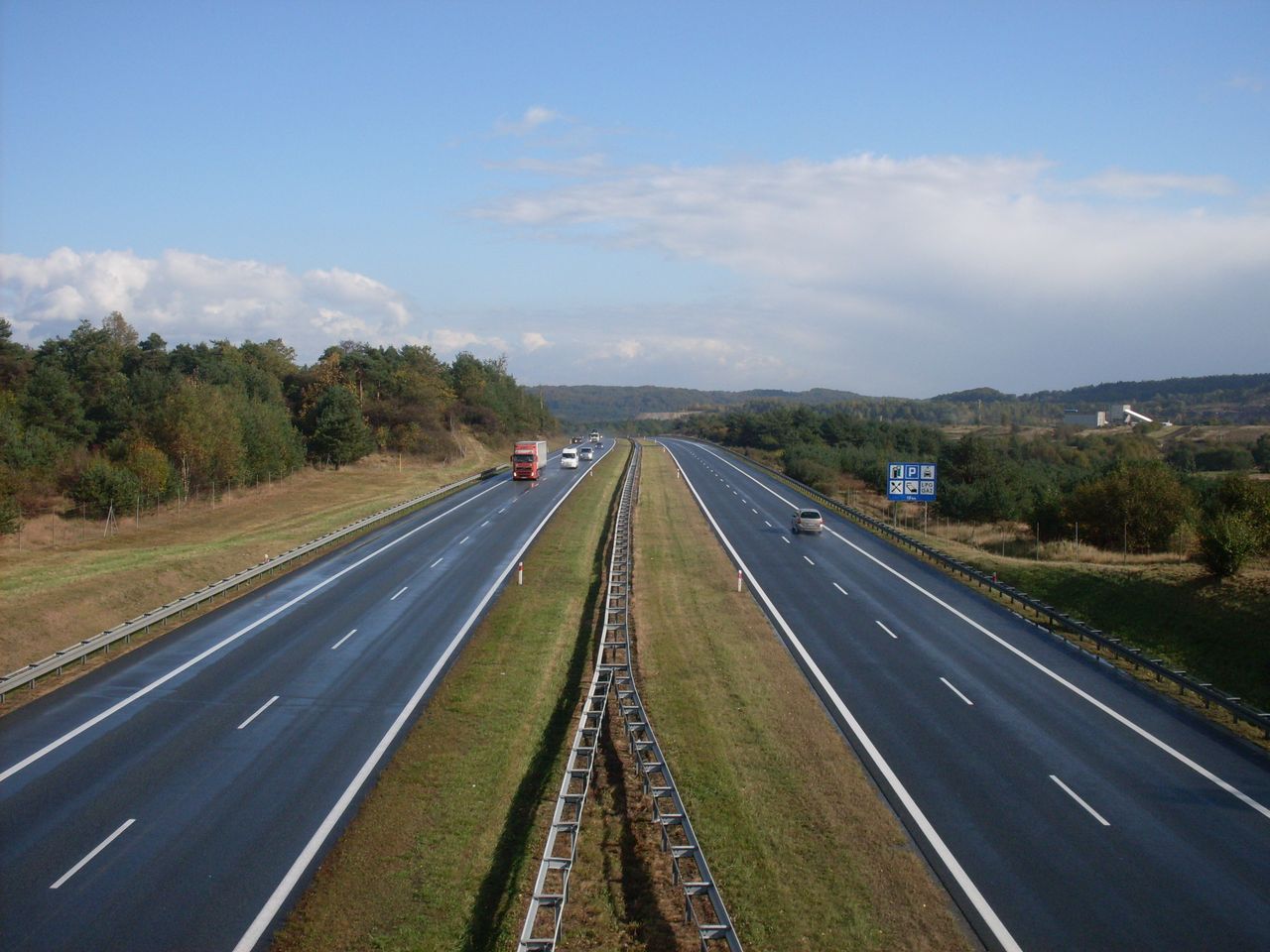 Kolizja na A4 z udziałem amerykańskiego konwoju. Utrudnienia