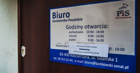 Biura posłów PiS zaatakowane w sylwestra. Kolejny atak wandali