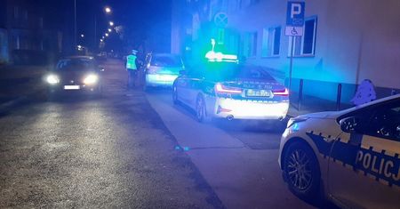 Łódź. Dwoje dzieci w citroenie. Kierowca auta zasnął za kółkiem