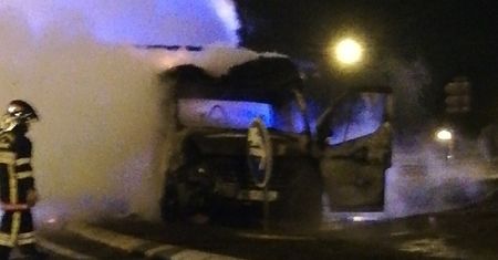 Francuzi podpalili polskie auto. Spłonęło doszczętnie