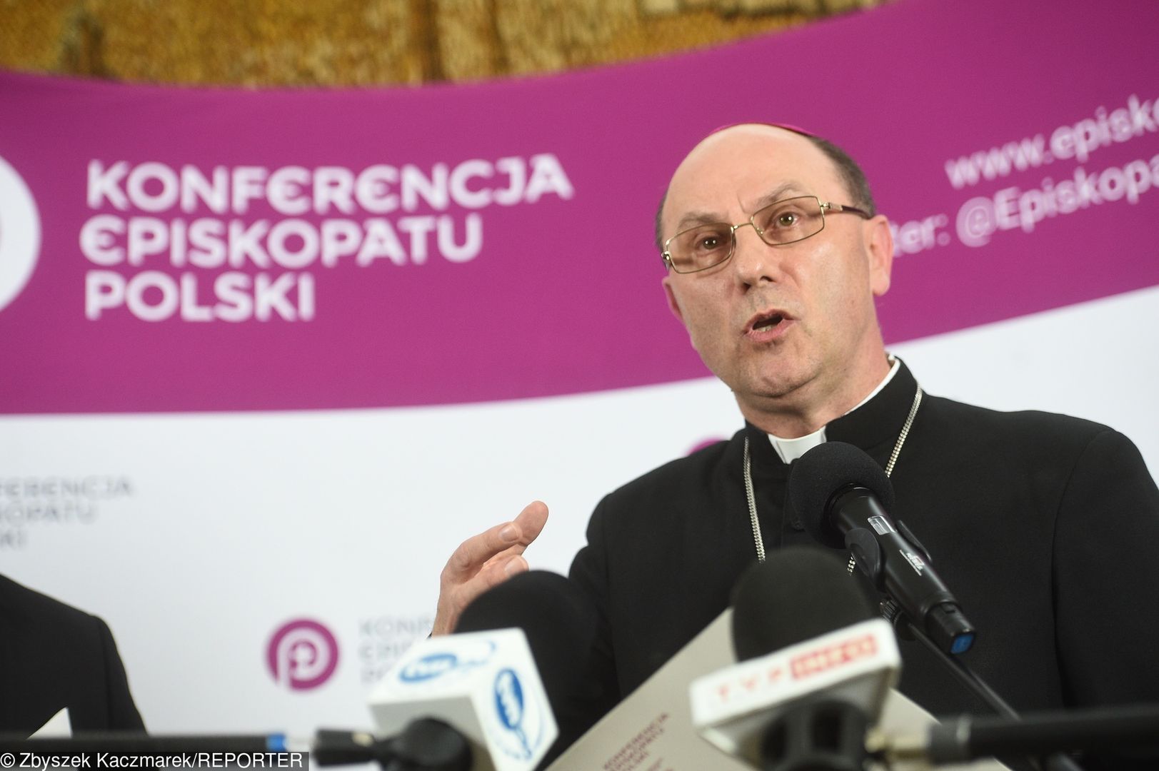 W niedzielę w kościołach będzie odczytana specjalna odezwa biskupów do wiernych po filmie Tomasza Sekielskiego