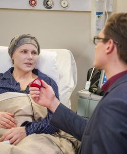 "Na Wspólnej": Maks oświadcza się Ilonie. Zaręczyny na łożu śmierci