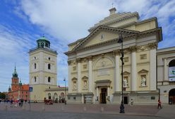 Protestujący wtargnął do kościoła z plakatem "Konstytucja". "Skandaliczne zachowanie"