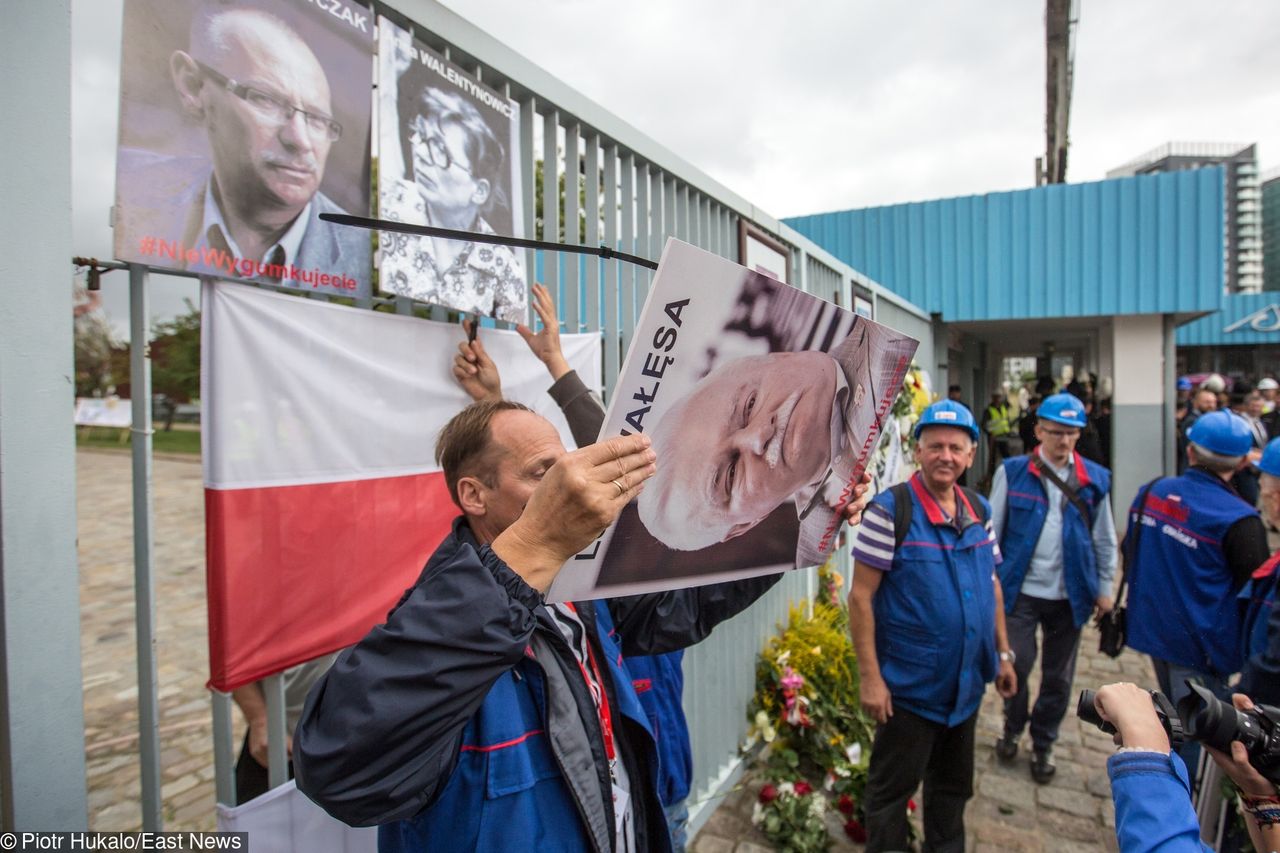 "Solidarność" zdjęła zdjęcia strajkujących w 1980 r. Byli na nich m.in. Lech Wałęsa i Lech Kaczyński