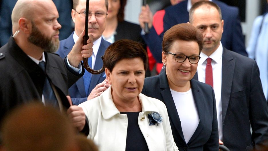 Kontrowersyjna reforma systemu edukacji, przeforsowana przez rząd, wchodzi w życie.