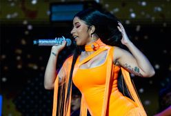 Cardi B zrzuciła perukę podczas koncertu. Teraz jej szuka