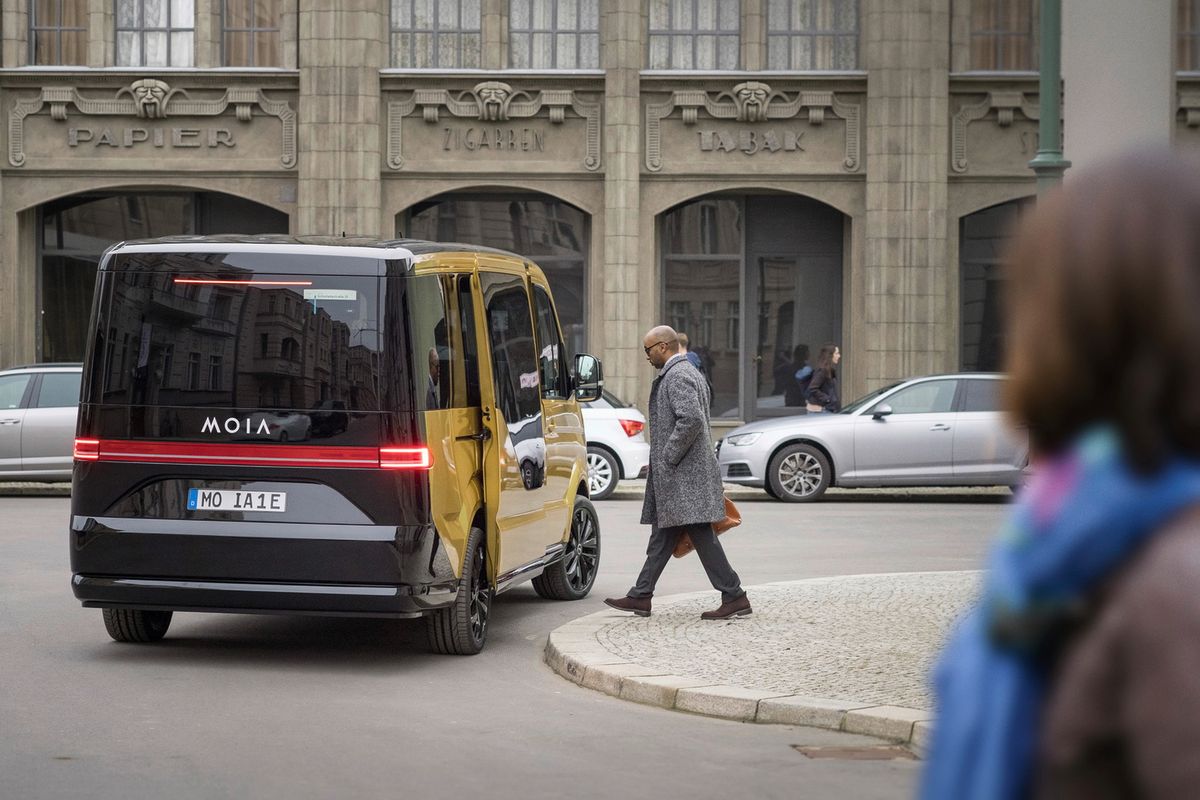 MOIA - startup Volkswagena, rozwiązanie problemów polskich miast i bat na Ubera