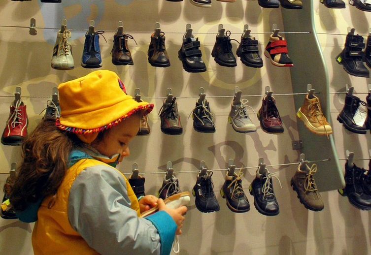 Wojas przejmie udziały w firmie Bartek, produkującej buty dla dzieci.