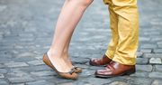 Półformalne buty na wiosnę. Propozycje do zestawów z jeansami