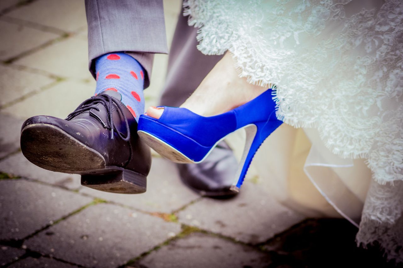 Buty na ślub nie muszą być białe. Proponujemy barwne modele w promocyjnych cenach