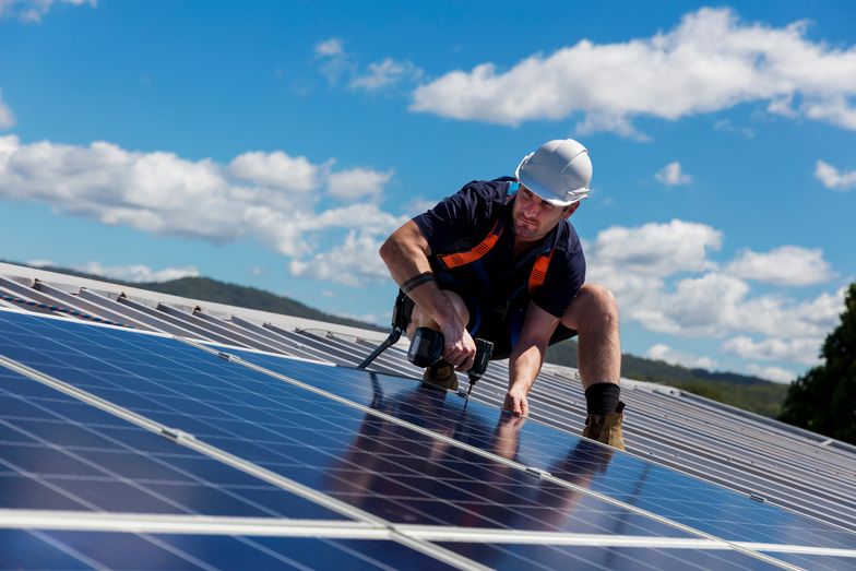 Energia ze Słońca pomoże ustabilizować opłaty za prąd w firmie