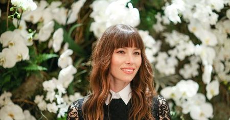 LOOK OF THE DAY: Jessica Biel w koronkach Ralph Lauren