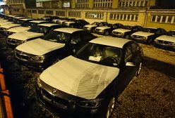 Pierwsze dostawy nowych nieoznakowanych radiowozów. Szybkie BMW 330i już czekają na odbiór policji