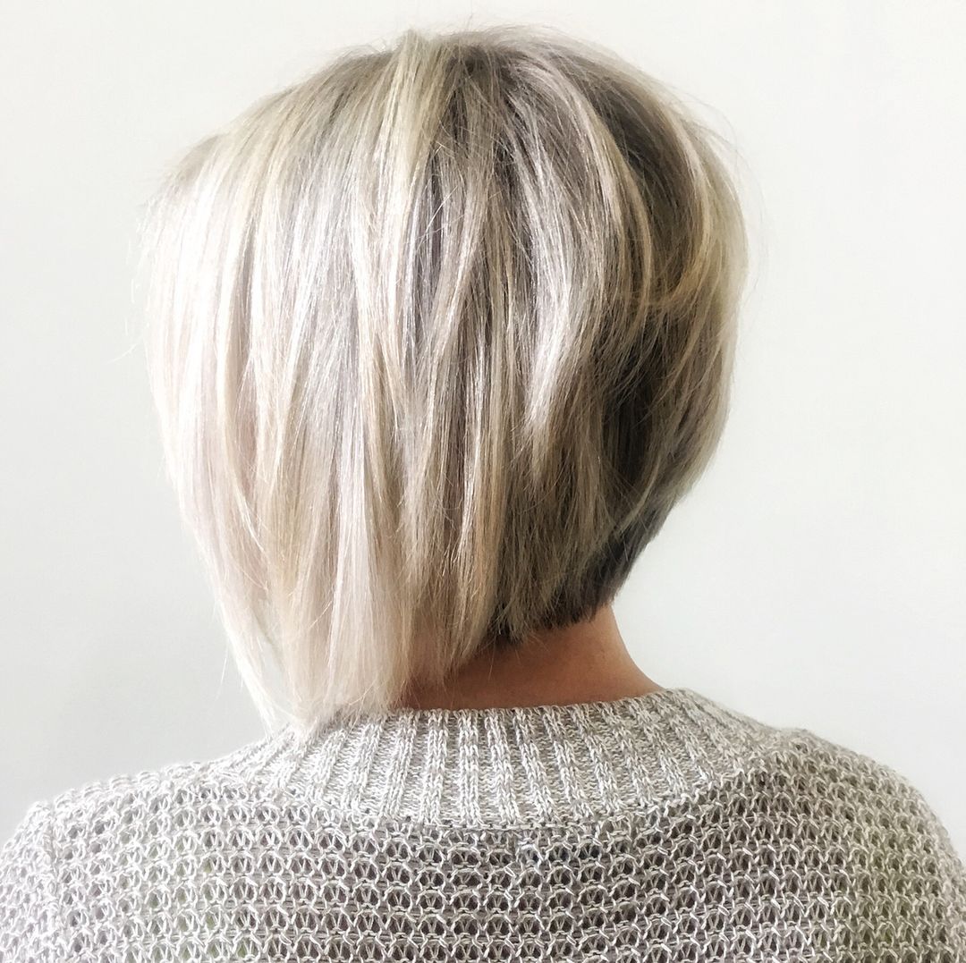 Asymetryczny bob w wersji blond 
