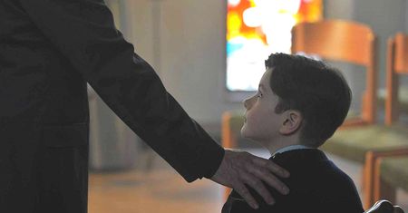 "Dzięki Bogu": pedofilia w Kościele oczami Francuzów. To historia oparta na faktach