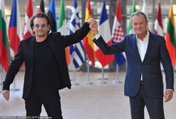 Donald Tusk spotkał się z Bono. W tle "Konstytucja"