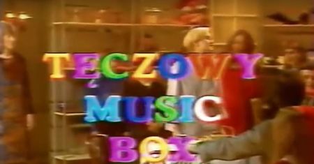 Krzysztof Sadowski. Twórca "Tęczowego Music Boksu" oskarżony przez dziennikarza o molestowanie nieletnich