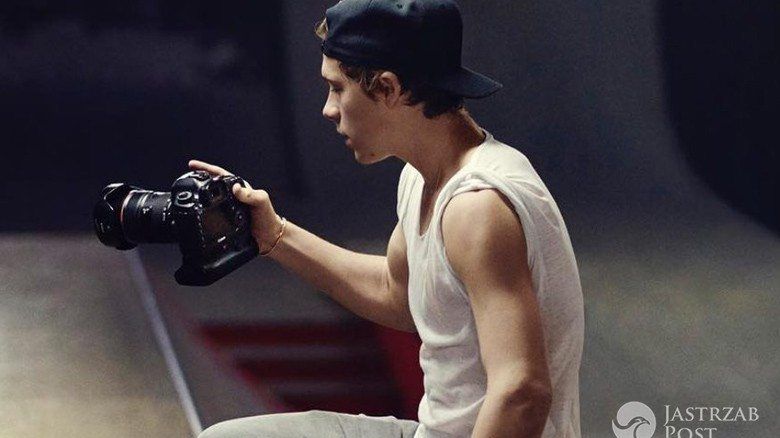 brooklyn beckham burberry brit