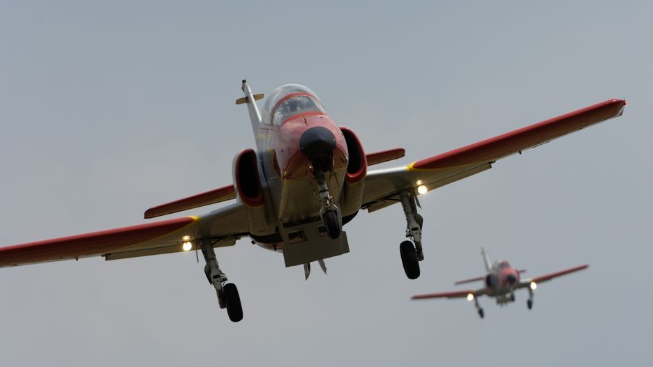 CASA C-101 to samolot często używany do akrobacji. Tym razem manewr się nie udał