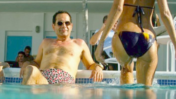 Tony Shalhoub w filmie "Sztanga i cash"