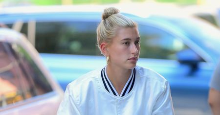 Hailey Bieber wyznacza trendy. Zobacz jedną z jej najmodniejszych stylizacji sezonu