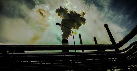 Holandia: Sąd zmusza rząd do redukcji emisji CO2