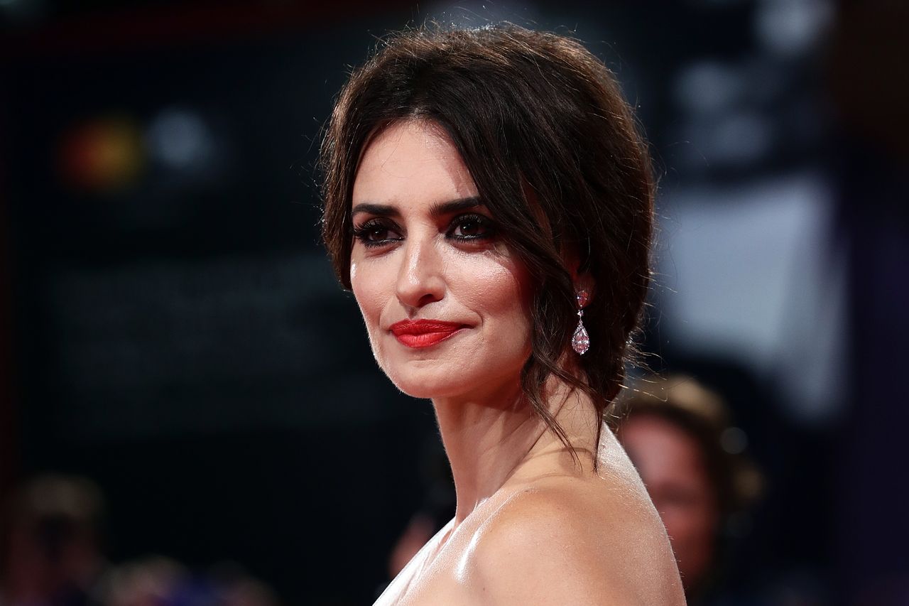 Penelope Cruz w Wenecji. Zjawiskowa suknia spodobałaby się każdej pannie młodej