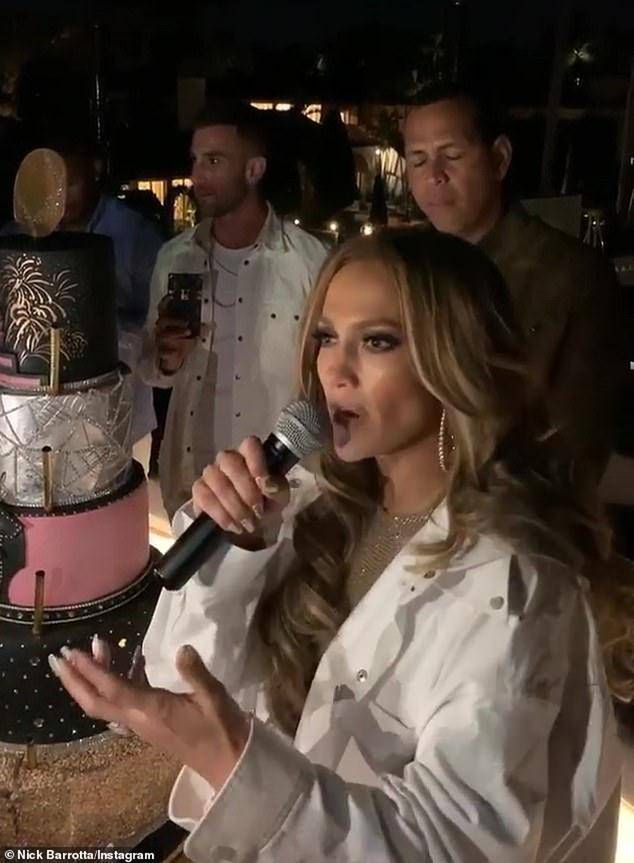 Jennifer Lopez przemawia na jachcie, instagram