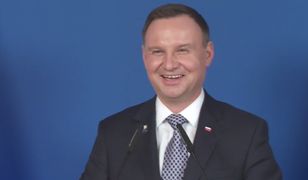Andrzej Duda śmieje się z własnego dowcipu. I chyba tylko on go zrozumiał