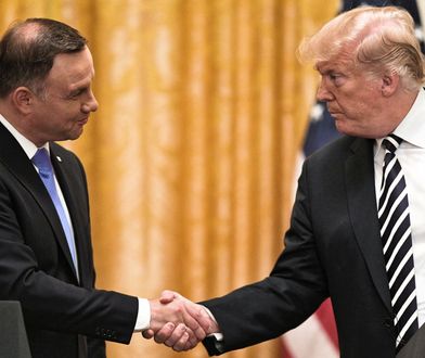 Andrzej Duda stoi, Donald Trump wygodnie siedzi. Ujawniamy kulisy zdjęcia z Białego Domu
