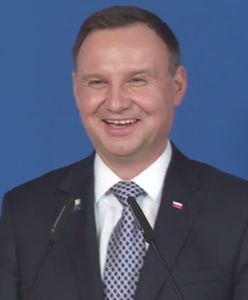 Andrzej Duda śmieje się z własnego dowcipu. I chyba tylko on go zrozumiał