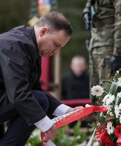 Prezydent Andrzej Duda podpadł prawicy. Zarzucają, że uczcił "bandycką formację"