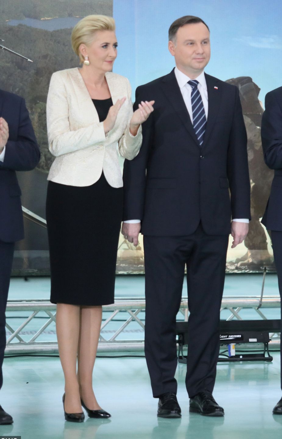 Agata Kornhauser-Duda w świątecznej stylizacji 